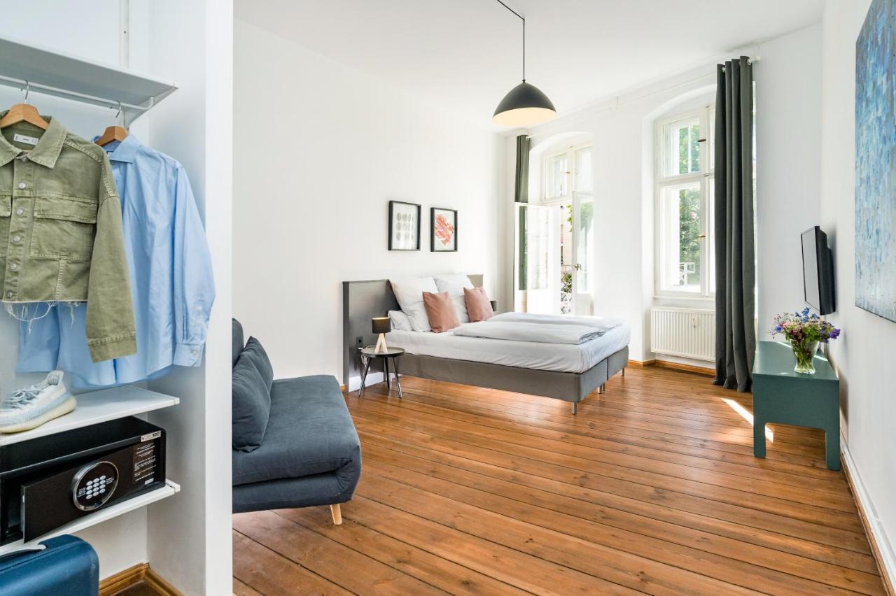 One-Bedroom Apartment Balcony,1036037248:JPEG