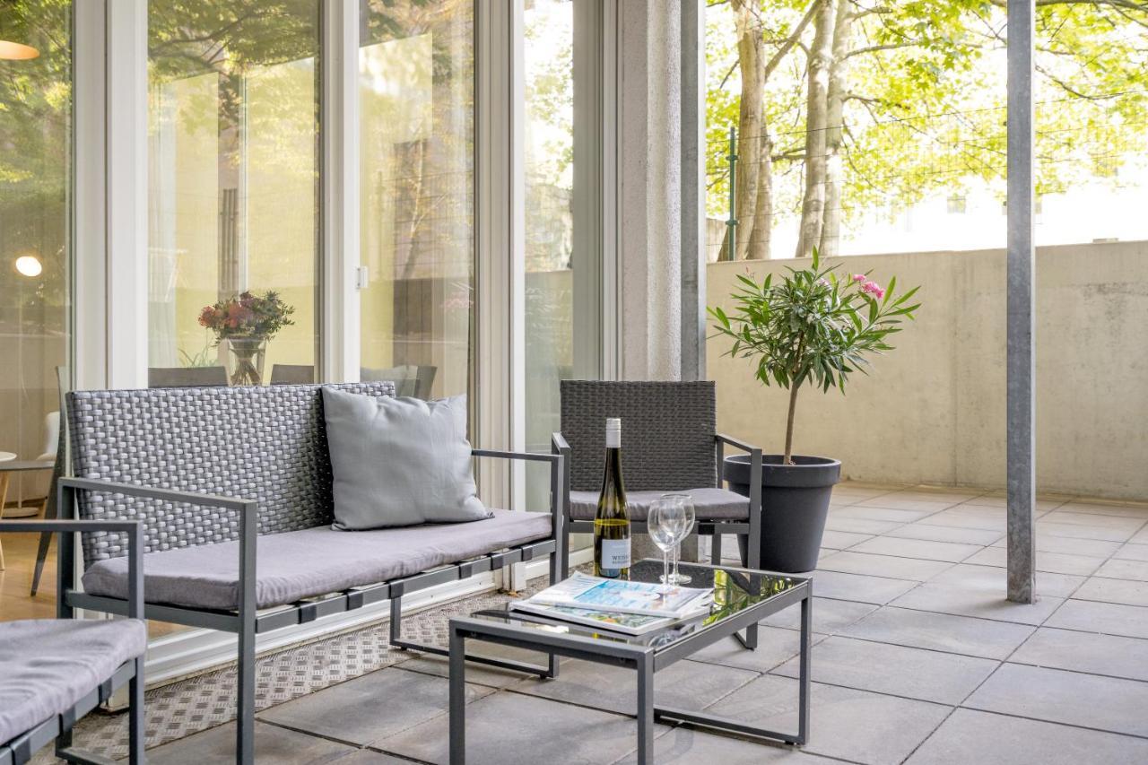One-Bedroom Apartment Terrace,1590459909:JPEG